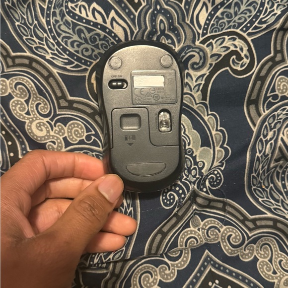 Wireless Logitech Mouse - Picture 3 of 3